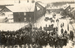 Skats uz mītiņu no miertiesneša nama. 1919. gads. Demonstration as seen from the magistrate’s house. Year 1919.